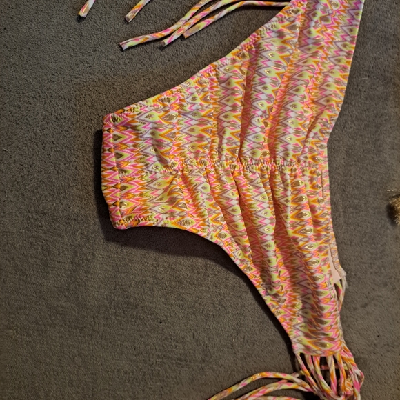 Shade & Shore Sun Coast Cheeky Tassel Bikini-Pink Chrevron Small & 34C NWOT - Picture 7 of 9